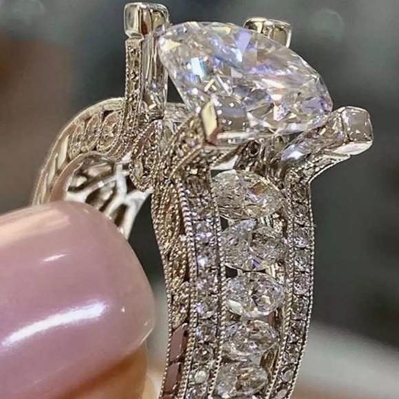 STERLING SILVER DIAMOND RING - Picture 3 of 9